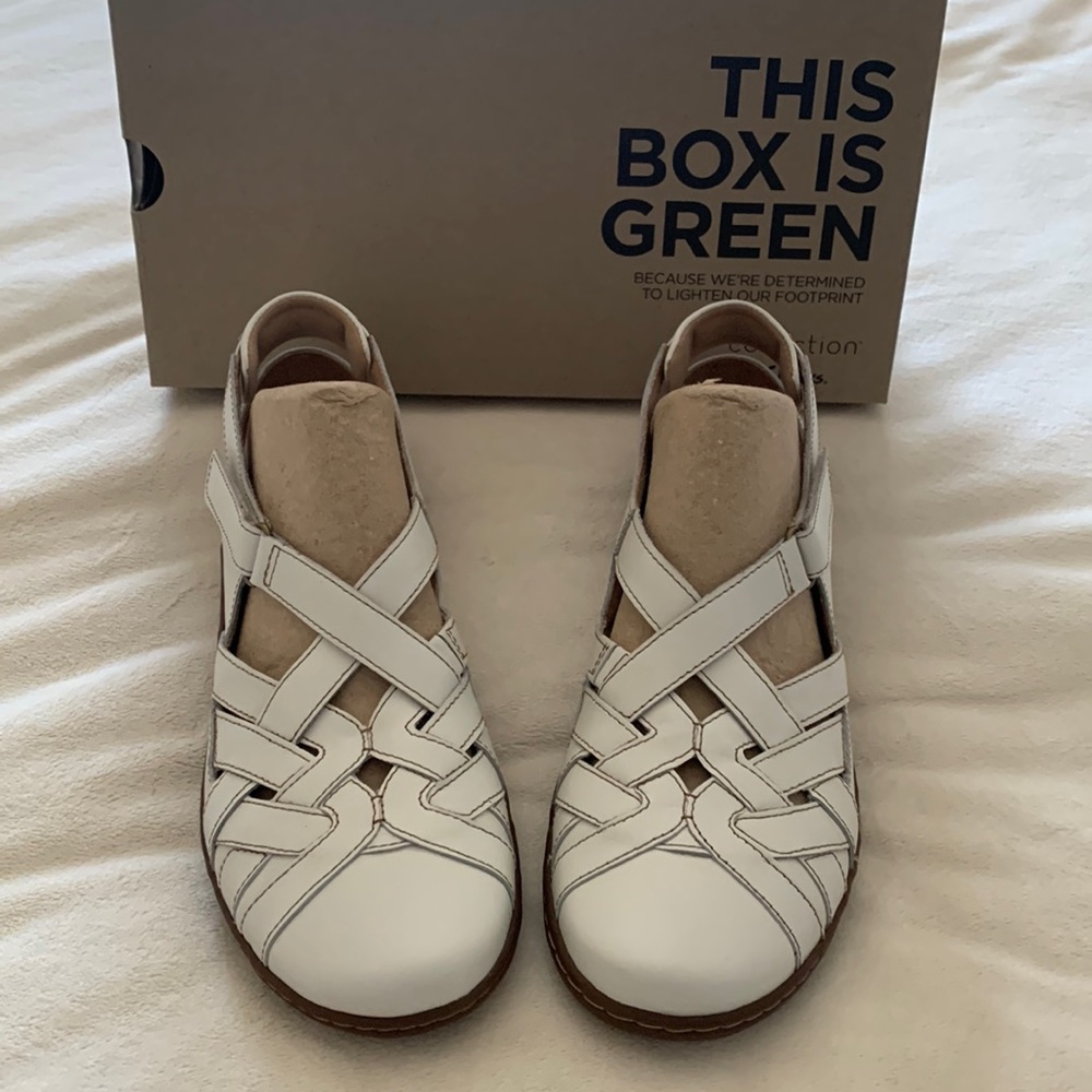 NIB Clarks Cora Dream white leather sandals